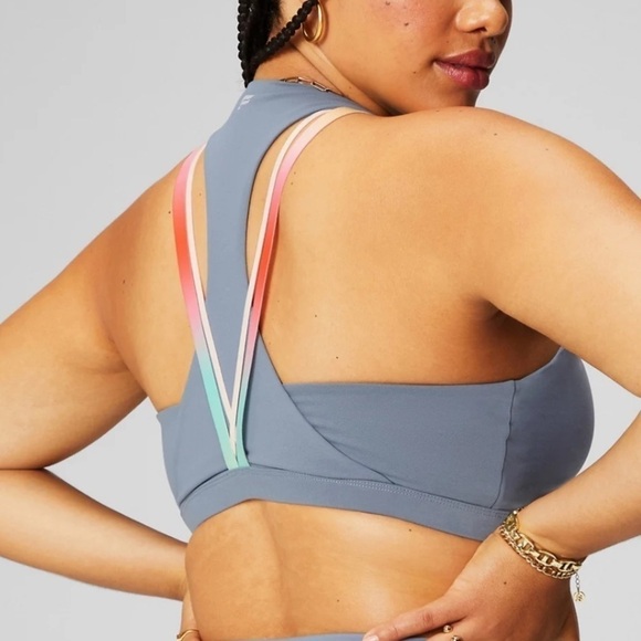 NWT Fabletics Kessler Boost Medium Impact Sports Bra - Picture 1 of 7